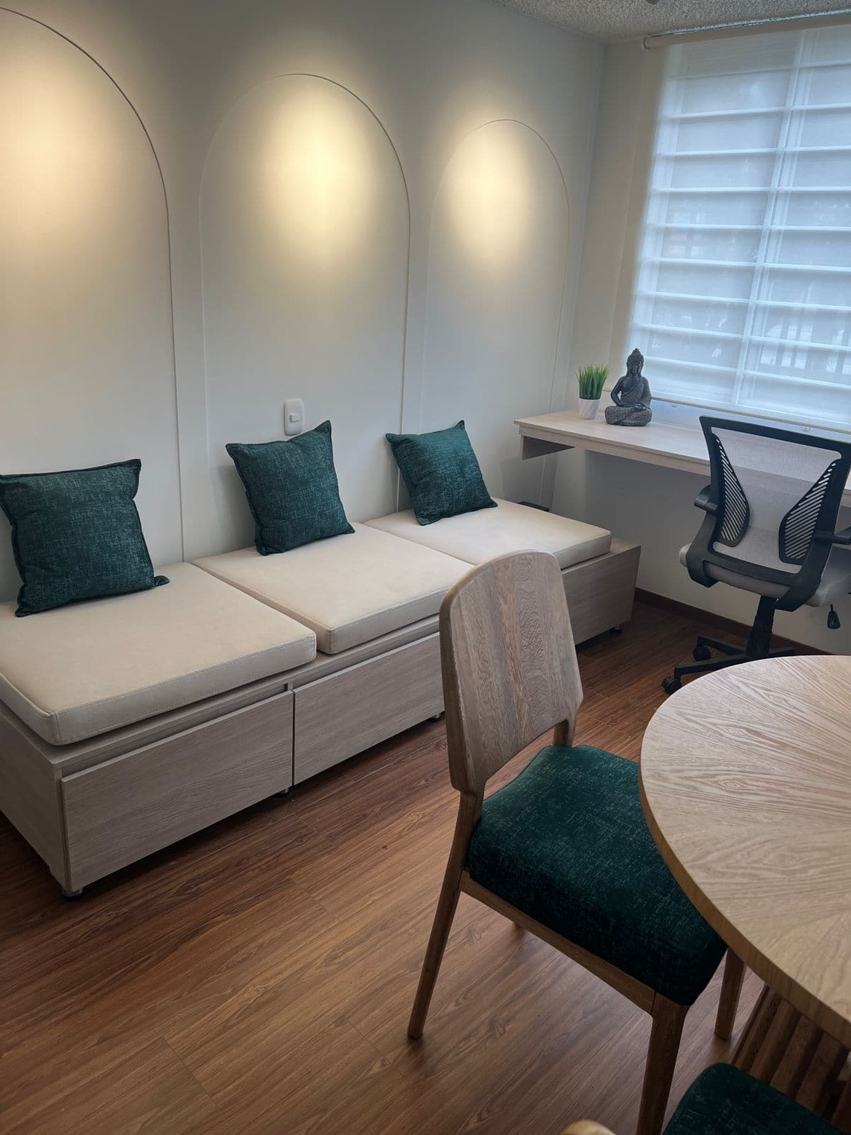 Sala, comedor y estudio para trabajar en el apartamento